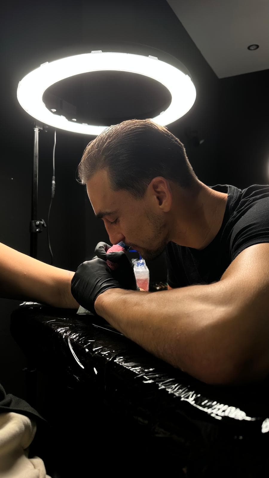 Tätowierer Roman Olichowski
